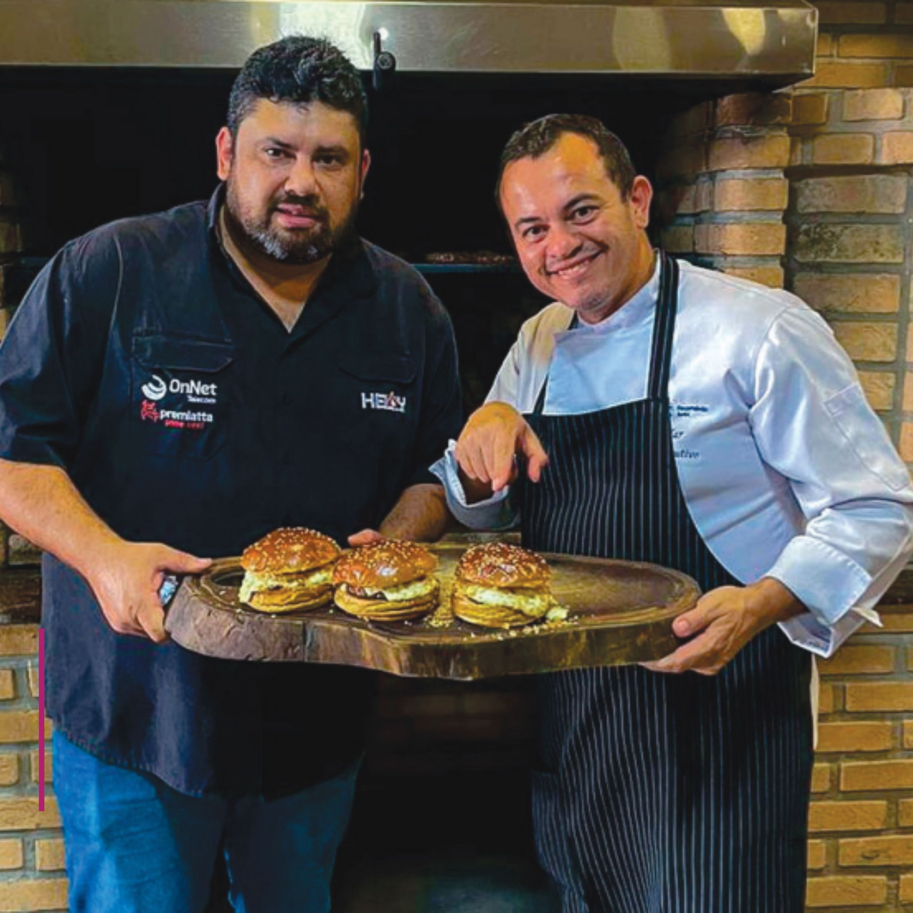 Na foto, o chefe Avellar juntamente com o chefe e proprietário Heloy da Heloy Casa de Carnes e Rotisseria